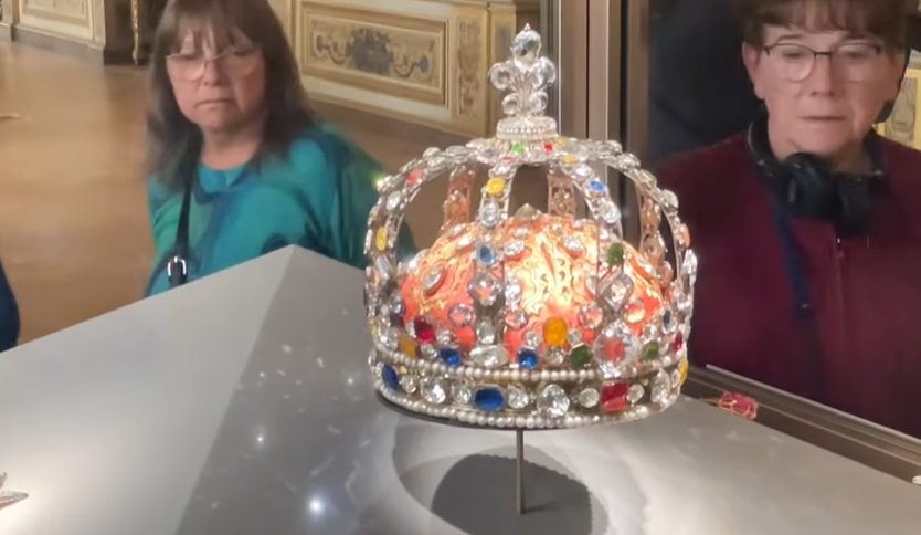 Jewellery Pieces Stolen in Louvre Museum Robbery